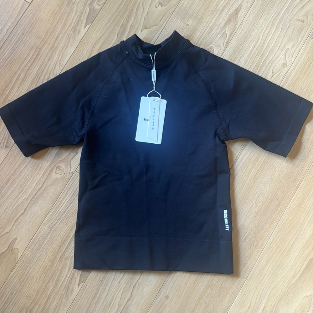 SECONDLEFT SEAMLESS HIGH NECK TEE